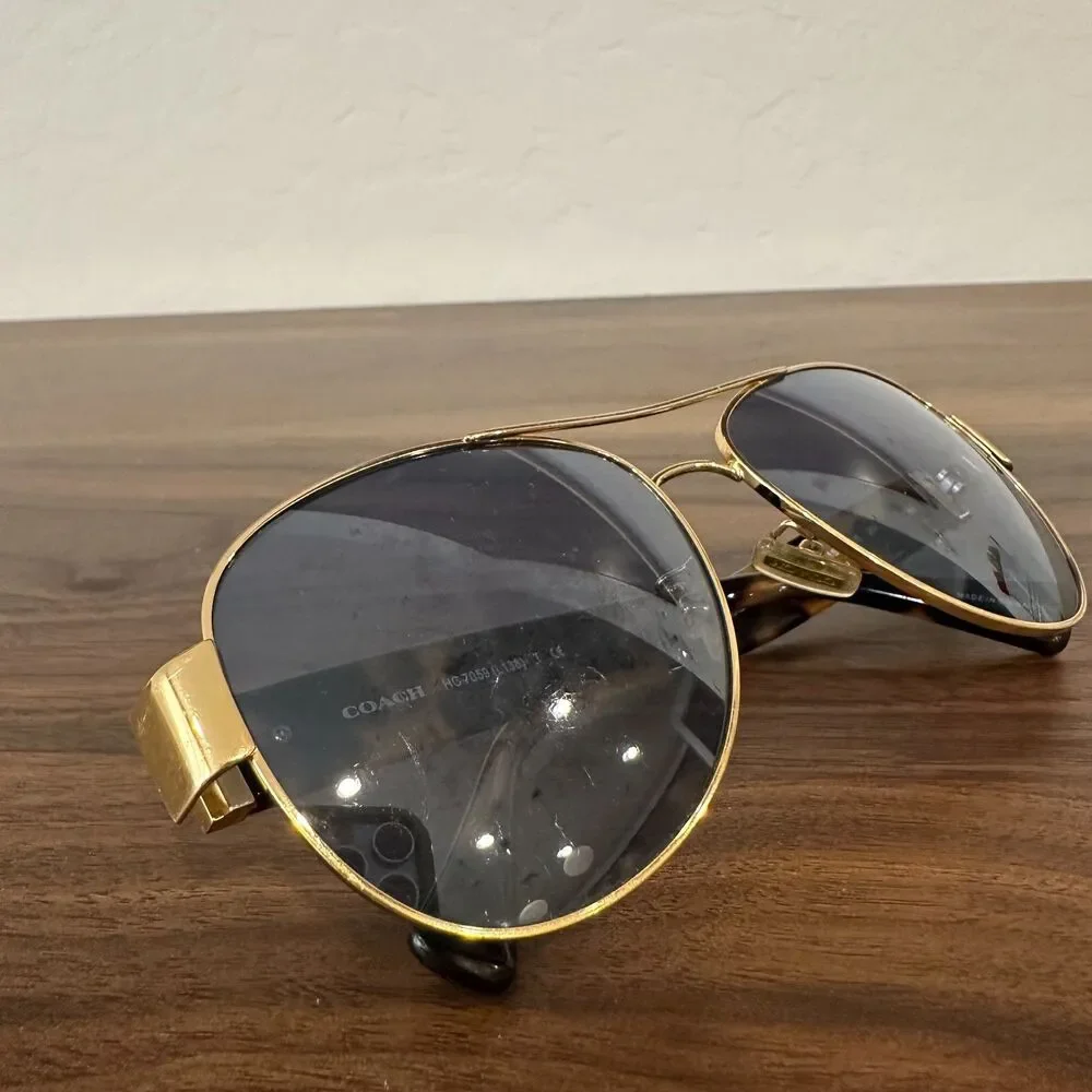 Coach HC7059 Sunglasses - Gold/Tokyo Tortoise